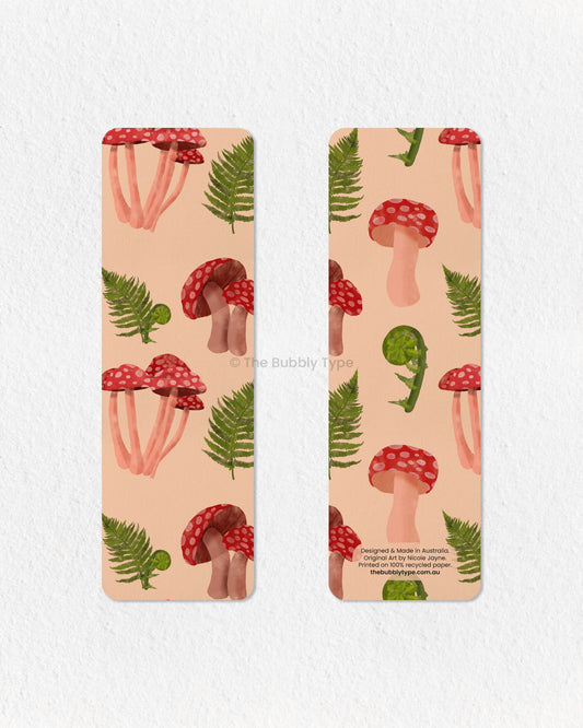 Nature-Inspired Fern & Mushroom Bookmark 🌱🍄 – Bring the beauty of the forest to your reading with this fern and mushroom-themed bookmark. Featuring delicate green ferns intertwined with bold red mushrooms, this design is perfect for lovers of woodland aesthetics and nature’s simple wonders. Made from 100% recycled paper, it’s double-sided, eco-friendly, and finished with rounded corners for a refined look. A lovely gift for book lovers with a passion for botanical art and earthy vibes!